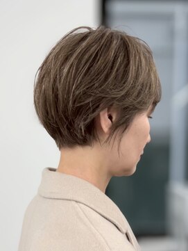 ジエクトアイロ 江坂駅前 似合わせショートボブ/フェザーショート/細めハイライト