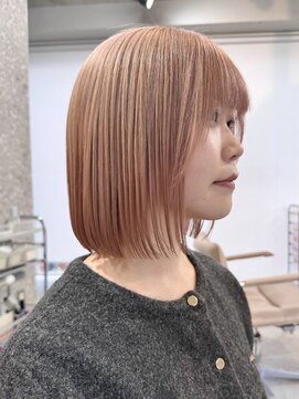 サンク 原宿 表参道(cinq) ハイトーンカラーヘーゼルベージュミルクティーベージュ暗めボブ