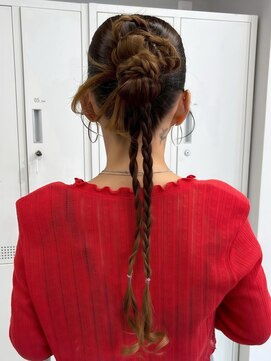 ロイオブジゼル(roi of GiseL) へアアレンジ お団子 編みおろしツイン お呼ばれ 結婚式 二次会