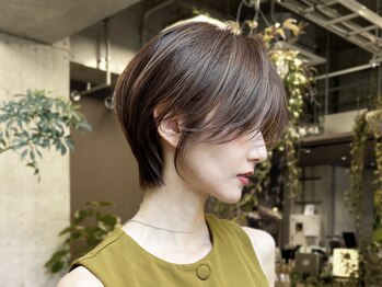 ティダスマイル(tida smile)の写真/【白髪ぼかしハイライト】ただ白髪を隠すだけではない、「魅せる」グレイカラーで透明感と艶のある髪へ◇