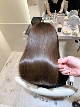 エレノア 四条烏丸店(Eleanor) 【山地】4ヶ月後も艶が続く美髪メンテナンス