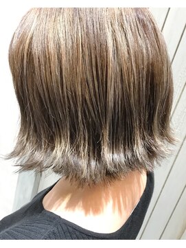 シンクタンク(THINK TANK) ショートボブ 切りっぱなしボブ/バレイヤージュ グレージュ