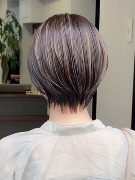 ノラ ウメダ(NORA UMEDA) 【NORA UMEDA 高木】ミルクティーハイライト&ショートボブ