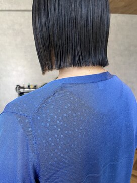 サクラ 岐阜(SAKURA) 縮毛矯正で丸みのない切りっぱなしボブ