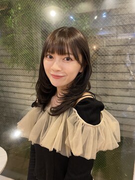 ガーランド (Garland) 大人かわいい顔まわりレイヤーカット艶髪ベージュシースルー前髪