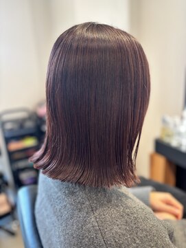 エミュ 伏見 国際センター(emu) ボルドーカラー/切りっぱなしボブ/美肌映えカラー/水素ケア