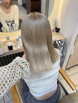 テトラ バイ ネオリーブ 横浜西口店(tetra by neolive) ホワイトベージュ ハイトーン 切りっぱなしボブ　横浜★