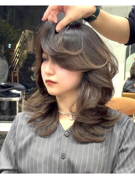 海外ガールレイヤーカット/バタフライカット/ハッシュカット