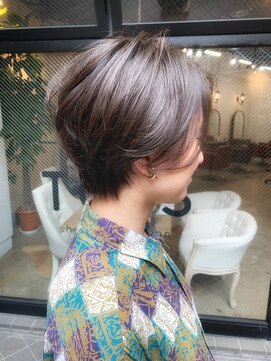 ショートオンリーサロントス(short only salon TOSS) ＃エレガントショート　な大人カッコいいショートボブ