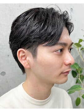 フイ 代々木(Hui) メンズ/アップバング/ツーブロックマッシュ/束感ショート波巻き