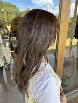 ログ(Log) 透明感ベージュ