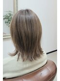 軽やか外はねボブ×透け感ベージュ