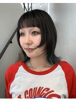 バズ(BUZZ) ミドリイロ×ウルフカット