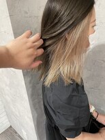 ルクスバイアフィナー(Luxo by Afinar) ペールベージュ×インナーカラー/ツートンカラー/プラチナカラー