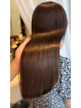 ララルーモ 渋谷公園通り店(LaLarOomo) 大人女性30代40代向けさらさらストレート