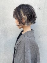 オフ(off)&nbsp;インナーカラーでデザインを楽しむすっきりショートボブ