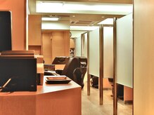 ヒロギンザ 銀座本店(HIRO GINZA)の雰囲気（隣の席とパーテーションで仕切られています。＜理容室＞【銀座】）