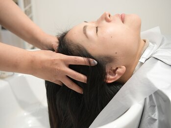 ミューズ(MUSE)の写真/根元からふんわり立ち上がる健康的な艶髪へ。大人の頭皮環境を整える本格ヘッドスパで若々しい印象に。