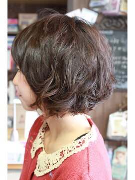 オーバーキャプテンネイキッド(OVER CAPTAIN NAKED) 冬に向けた前下がりボブからのパーマヘア