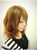 柔らかな質感の魅惑的リッジカール【スタイリスト : 岩本 和也】