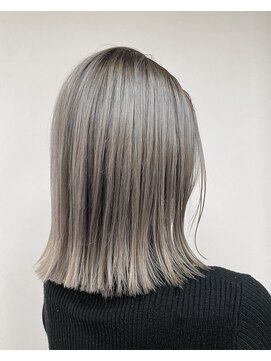 トップヘアー 玉島店(TOP HAIR) 《TOPHAIR 玉島店/ ぱん》シルバーアッシュ×切りっぱなしボブ