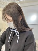王道のグレージュカラーのミディアムヘア