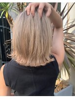 サーティーン(THIRTEEN)&nbsp;Veganカラー☆HUEグロスでハイトーン☆ブリーチ２回【20代】