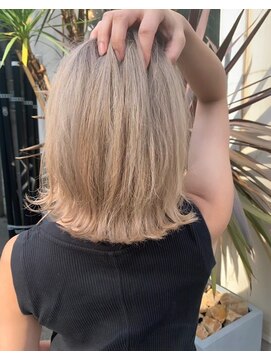 サーティーン(THIRTEEN) Veganカラー☆HUEグロスでハイトーン☆ブリーチ2回【20代】