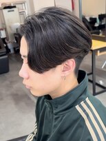 ウェイビーエフティフィフス 横浜西口(WAVEY ft.fifth) ニュアンスパーマセンターパートフェザーパーマサーフカール30代