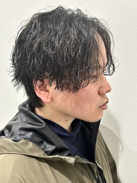 ヒュイル バイ ニアウ(Hwyl by Niau) メンズマッシュパーマ波巻きスパイラルパーマニュアンスパーマ