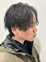 ヒュイル バイ ニアウ(Hwyl by Niau) メンズマッシュパーマ波巻きスパイラルパーマニュアンスパーマ