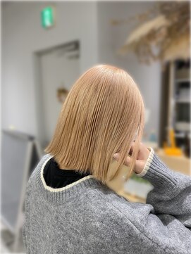 イリ 梅田(ili) ベージュカラー