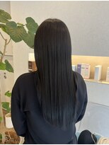 ウタリ(utari)&nbsp;漆黒にしない、柔らかツヤトーンダウンカラー