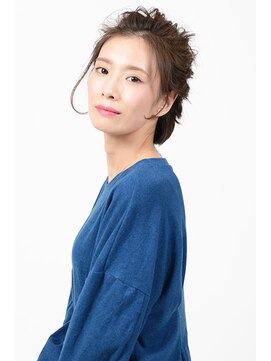 アース 長崎時津店(HAIR&MAKE EARTH) 大人カジュアルお団子ヘア【EARTH長崎時津店】