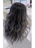 秋の暗髪グレージュカラーで外国人風バレイヤージュstyleに