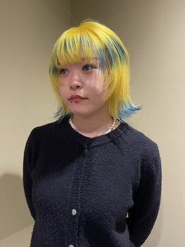 ブランコ 名古屋栄(BLANCO) 黄色×青