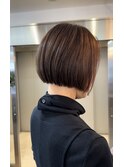 首が長く見える!コンパクトボブ