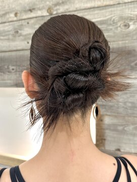 アイヴィ 表参道(IVY) カチモリヘアアレンジ【肥田亜沙美】