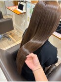 つるんとした肌触りのうる艶ストレート 髪質改善ケアカラー