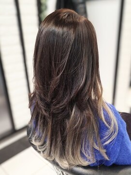 ヘアースタジオ ジェイワン(hair studio J ONE) 30代40代50代インナーカラー ホワイトベージュ　レイヤーロング