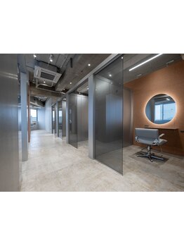 全席半個室のプライベート空間でリラックス＊周りを気にせず自分だけのサロンタイムをお過ごしください。