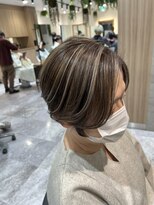イメージア 町田店(IMAGE A) グレイカラーハイライト毛流れショート@30代40代50代60代