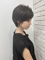 ふんわり耳掛けショートスタイル