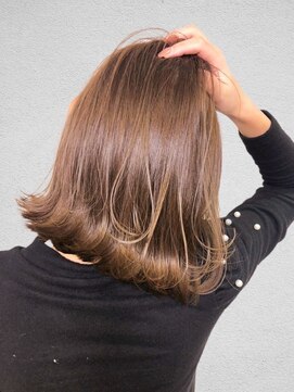 ニルス(nils) 艶ボブ/チップハイライト