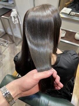 ソエル(Soell) 髪質改善 レイヤーカット オリーブカラー ツヤ髪 20.30代女性