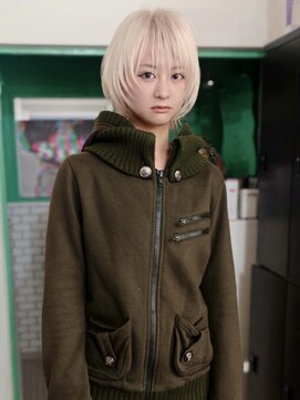 スリット(slit) ホワイトブロンド×ショートボブ