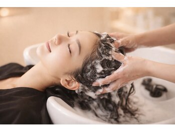 【完全個室サロン】Eleanor spa&treatment 北千住【3月31日 OPEN(予定)】の写真/至福のひとときへ誘う、寝落ち必須のヘッドスパ!個室シャンプー台で心解きほぐす贅沢リラックス体験。