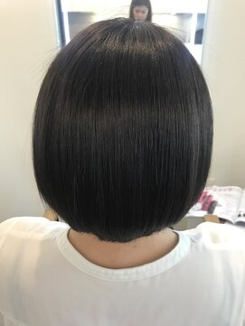 アールサロン アオヤマ(Rr SALON AOYAMA) ボブミネコラ