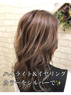 クララ バイ マニスオブヘアー(CLALA by Manis of hair) ハイライトxシルバーイヤリングカラー