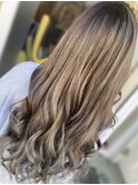 アッシュベージュ　ハイライト　くびれヘア　ビタミンカラー